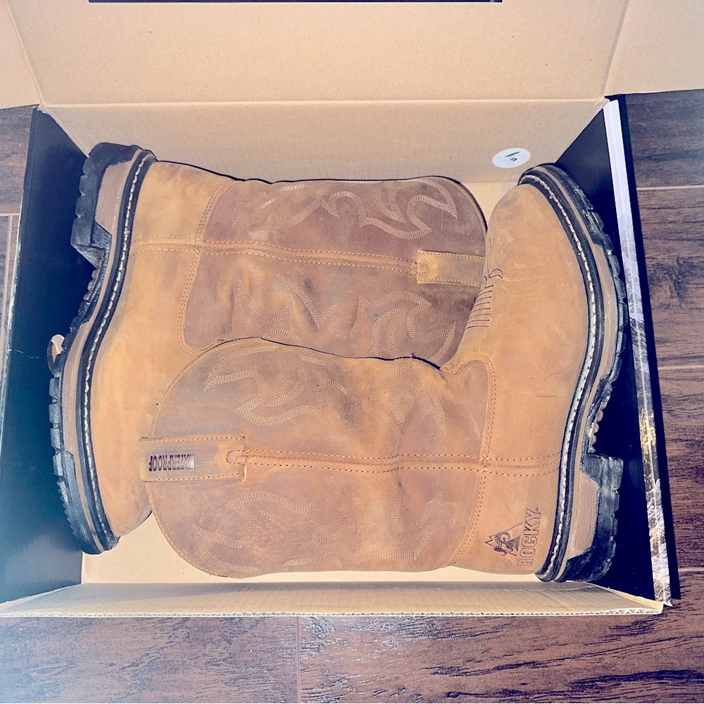 Size 9 men’s Rocky’s